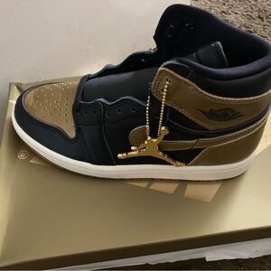 Jordan 1 high OG black/metallic gold 6.5M